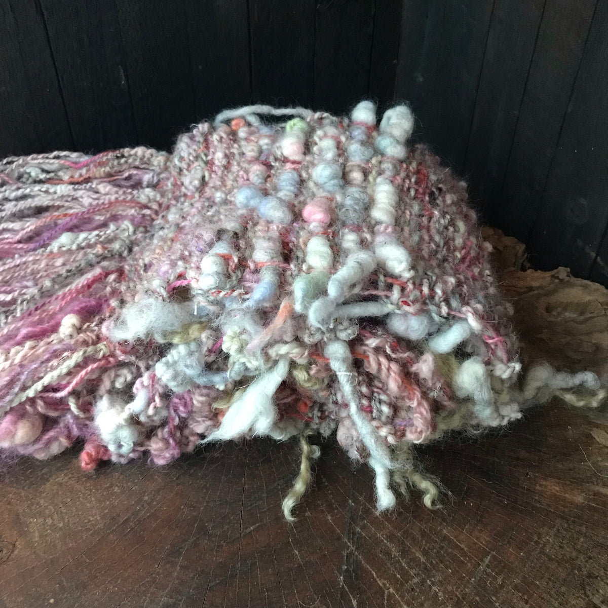 Light pink woven scarf 100% Wool Hand woven 90” x 8”| Foulard rose en laine tissé main 90”x8” - Mynoush