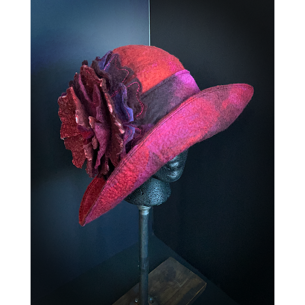 Felted flapper’s hat with rose size 23.5”