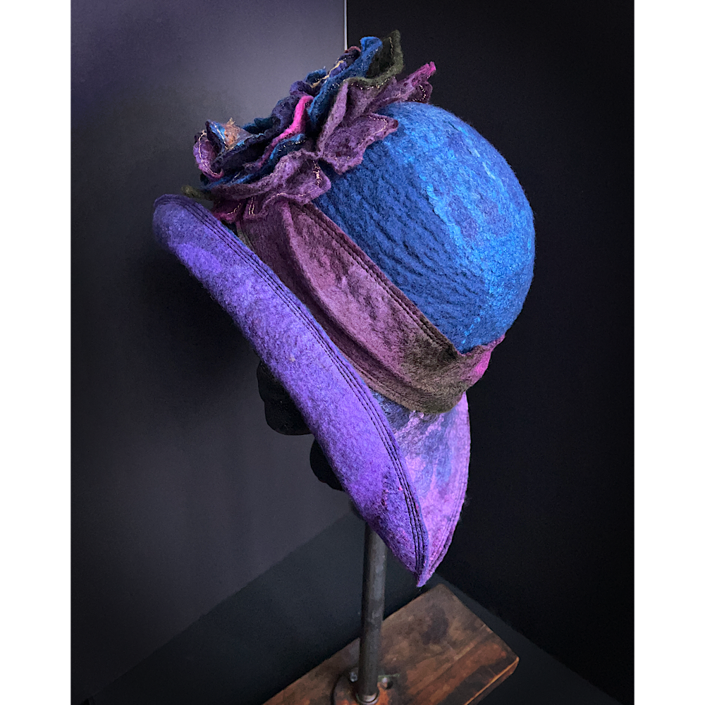 Felted flapper’s hat with rose size 23.5”