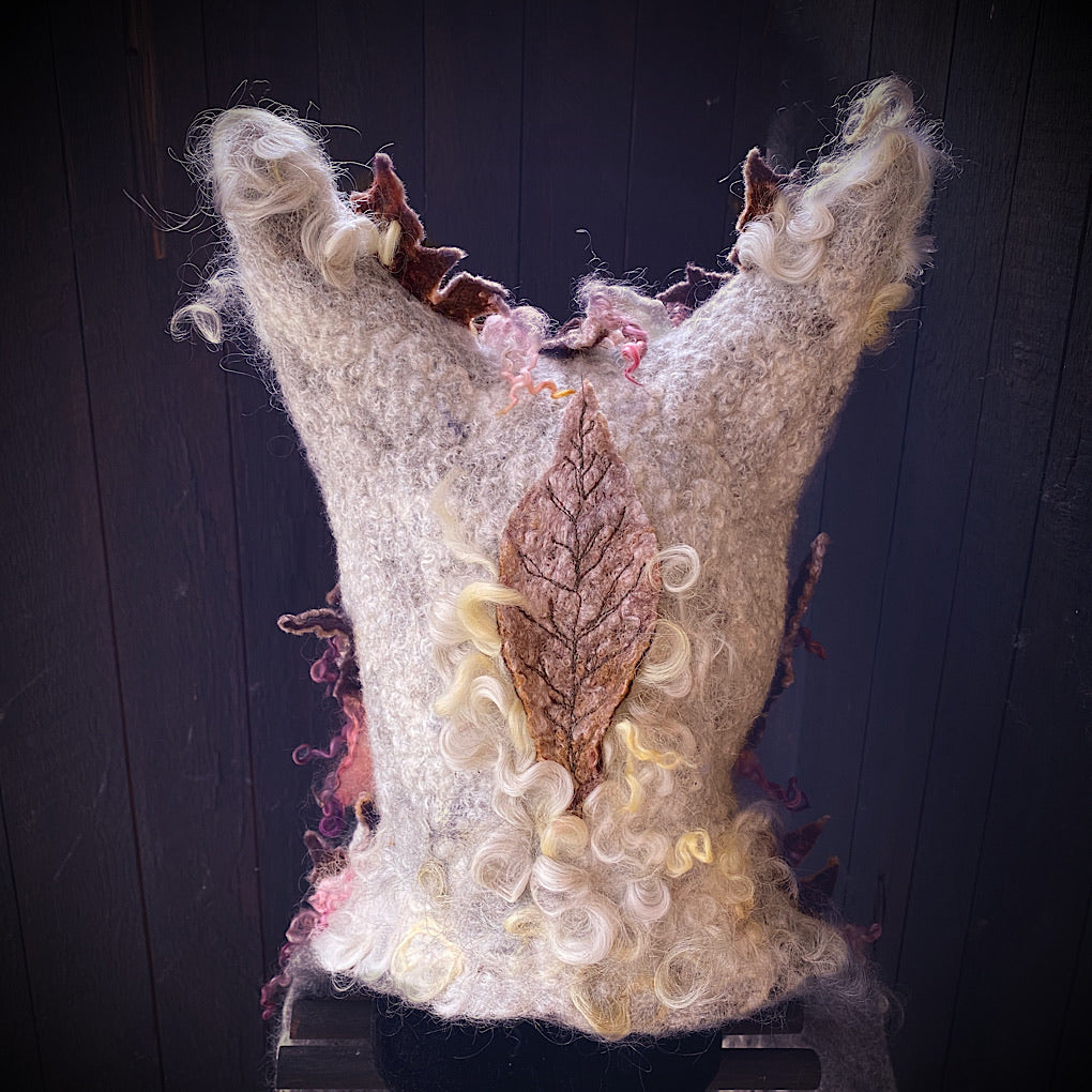 L’esprit des bois felted hood 2 size 23“