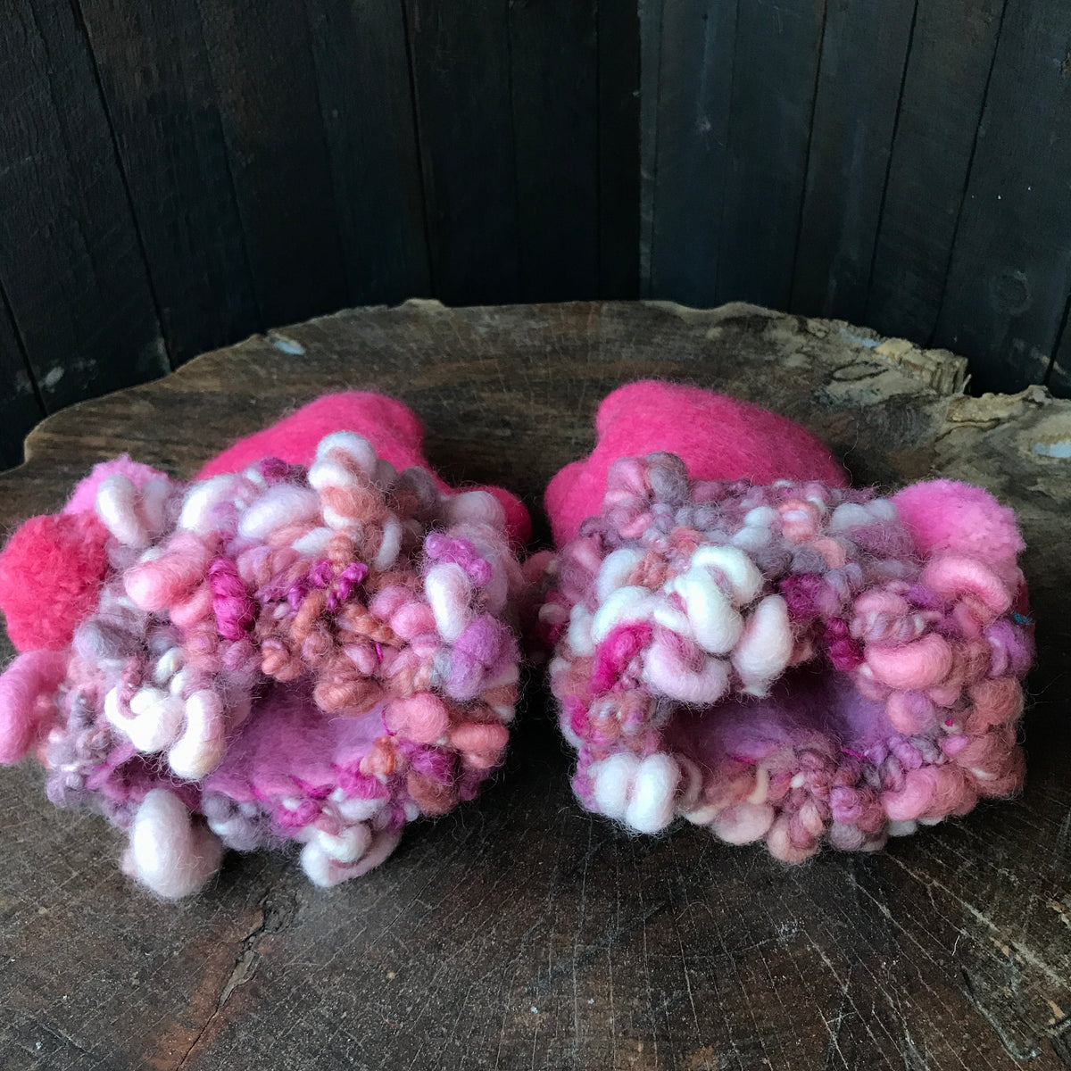 Pink felted mittens Mitaines roses en feutre - Mynoush