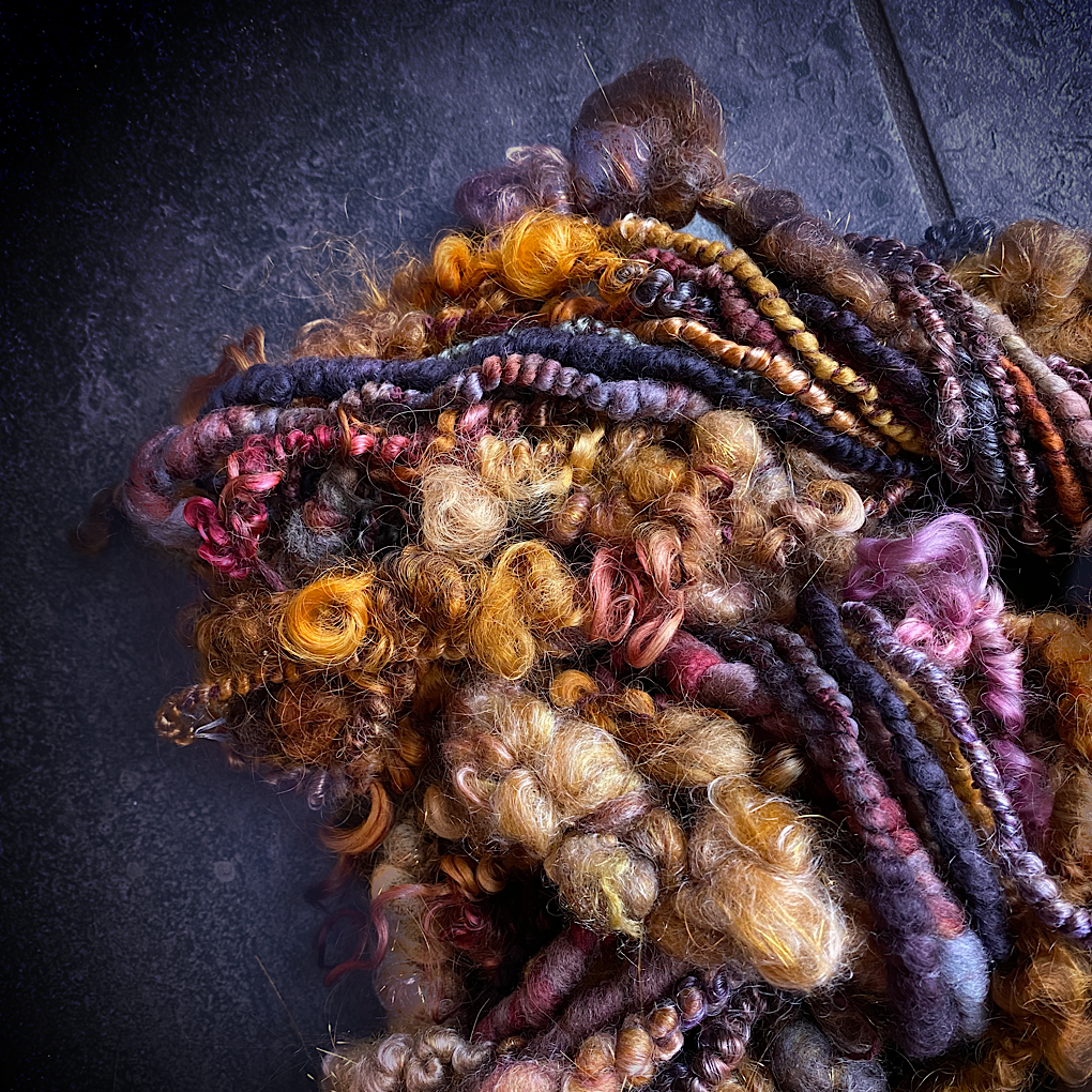 Clair-obscur Rich golden Art yarn STOCK