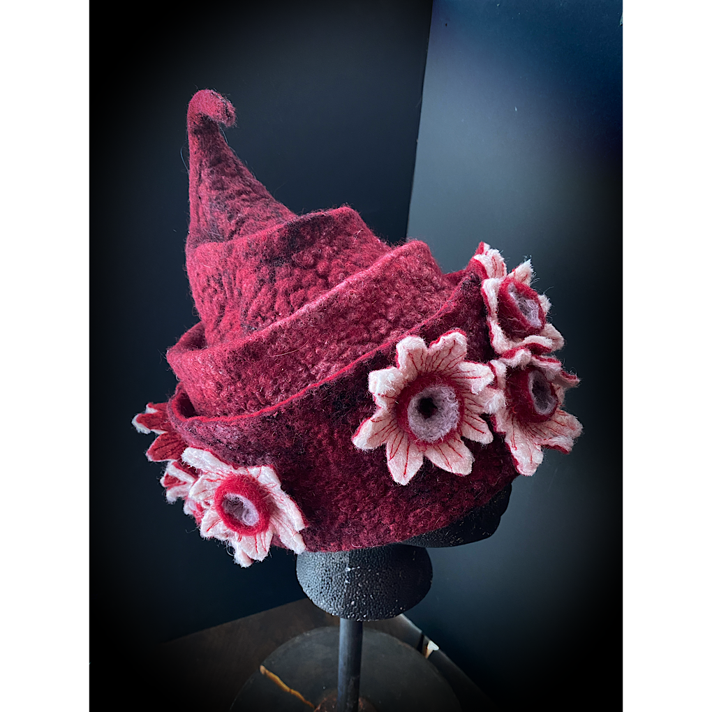 Winter is blooming - Felted hat 24.5“ medium large