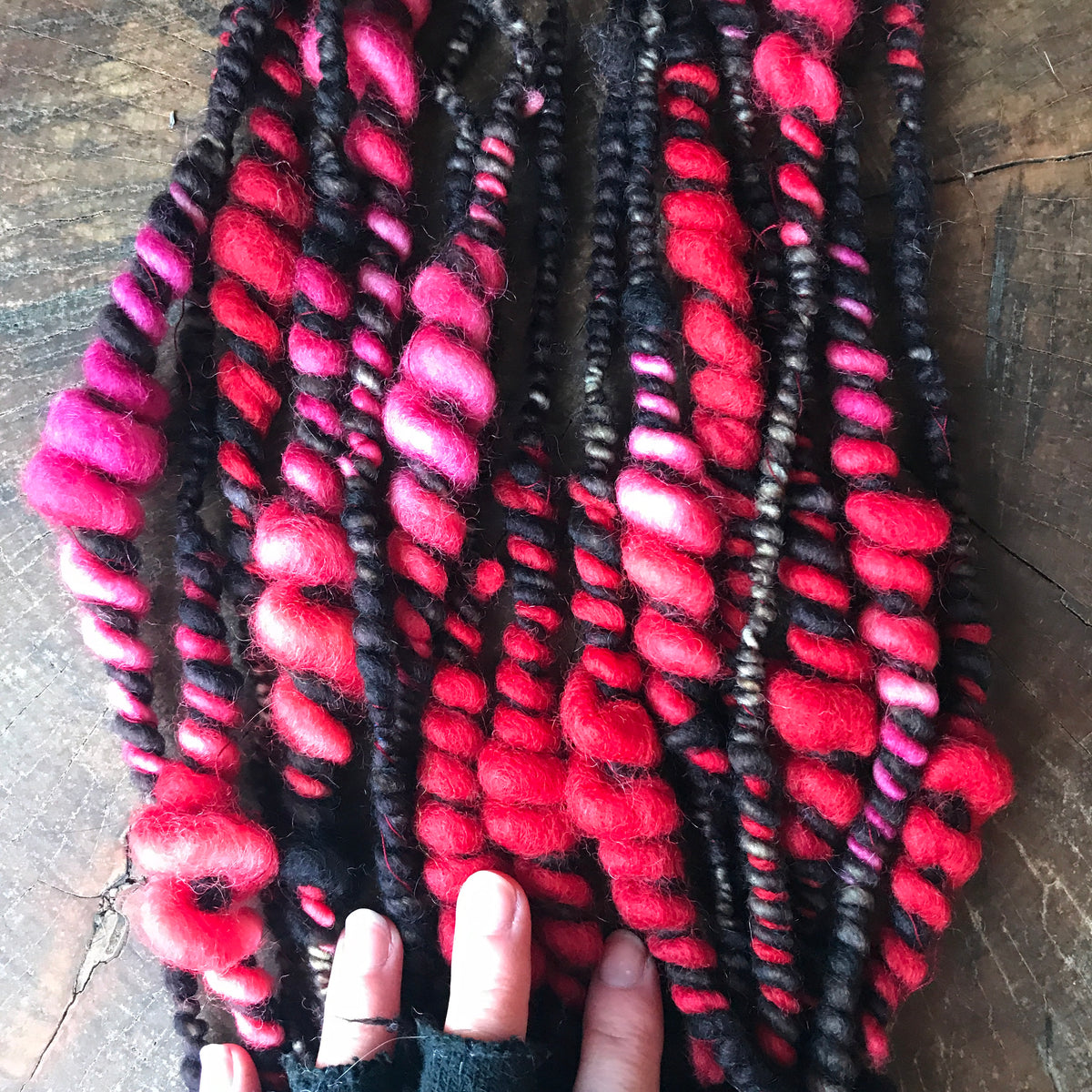 Red art yarn 100g 13y - Mynoush