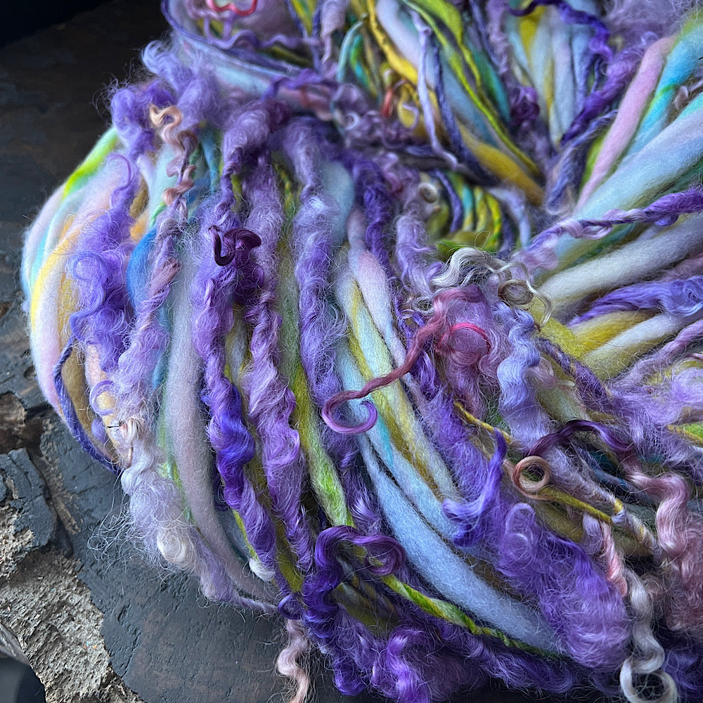 Iris twist art yarn single