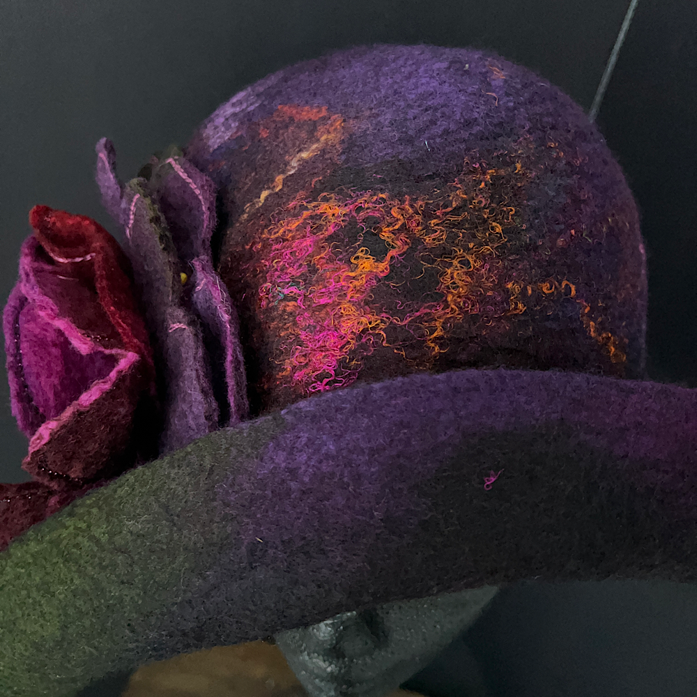 Felted flapper’s hat with rose size 23.5”