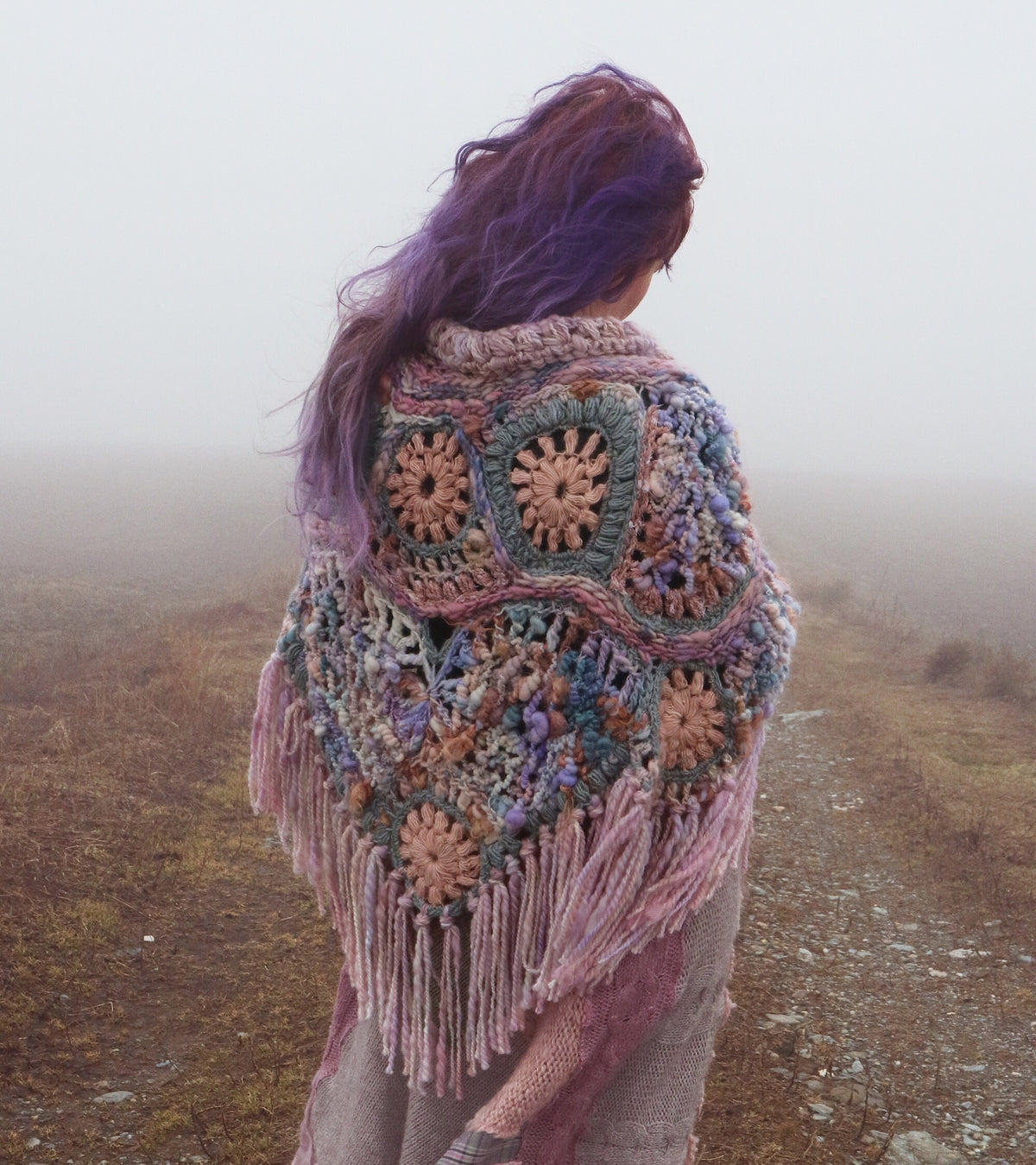 Purple crochet poncho Châle en laine - Mynoush