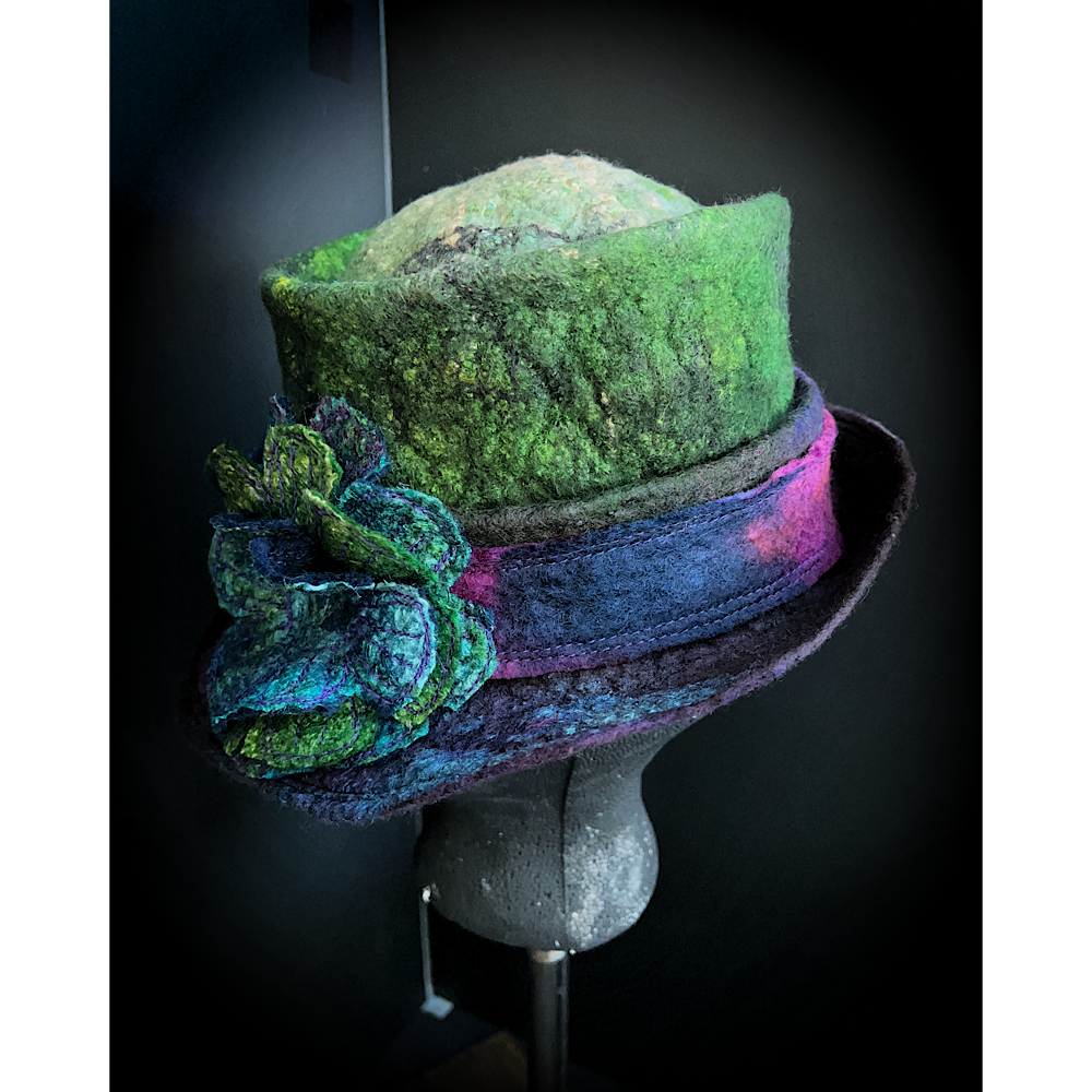 Felted top hat with flower - 22.5”