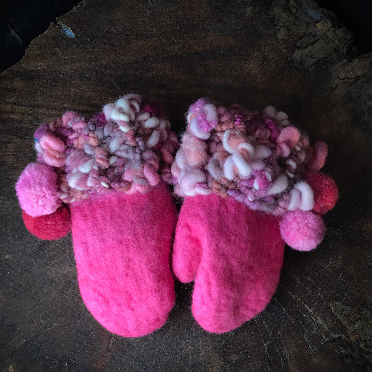 Pink felted mittens Mitaines roses en feutre - Mynoush