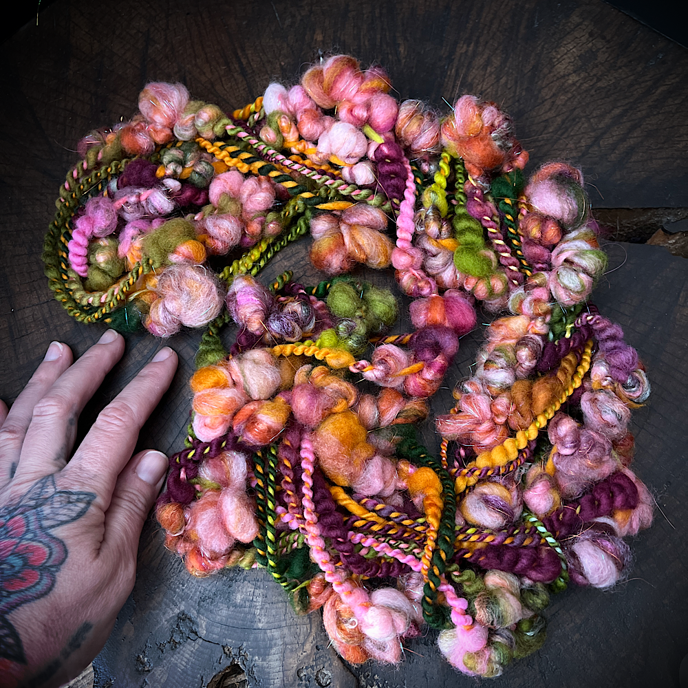 Rose buds bubbly art yarn