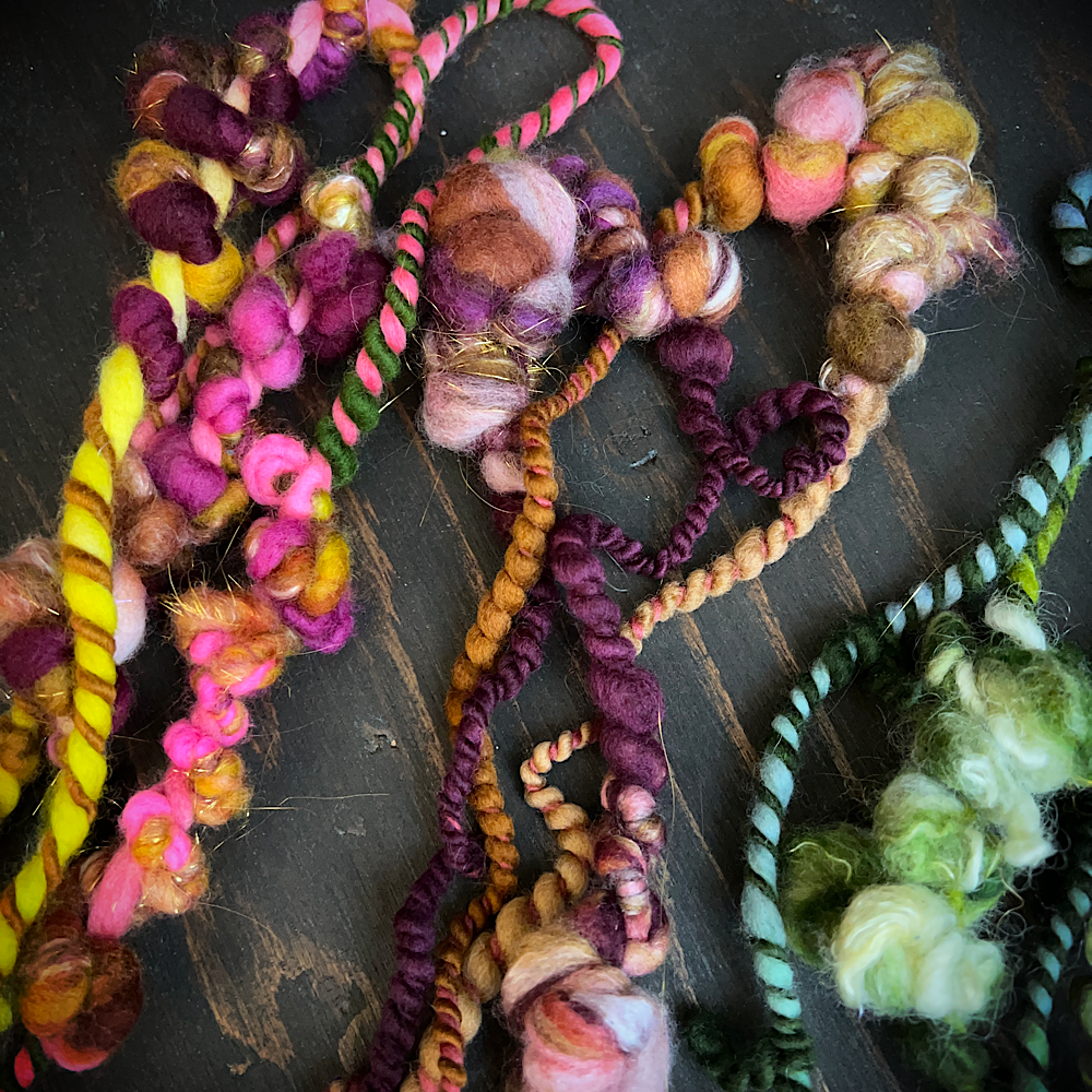 Art yarns ends for weavers