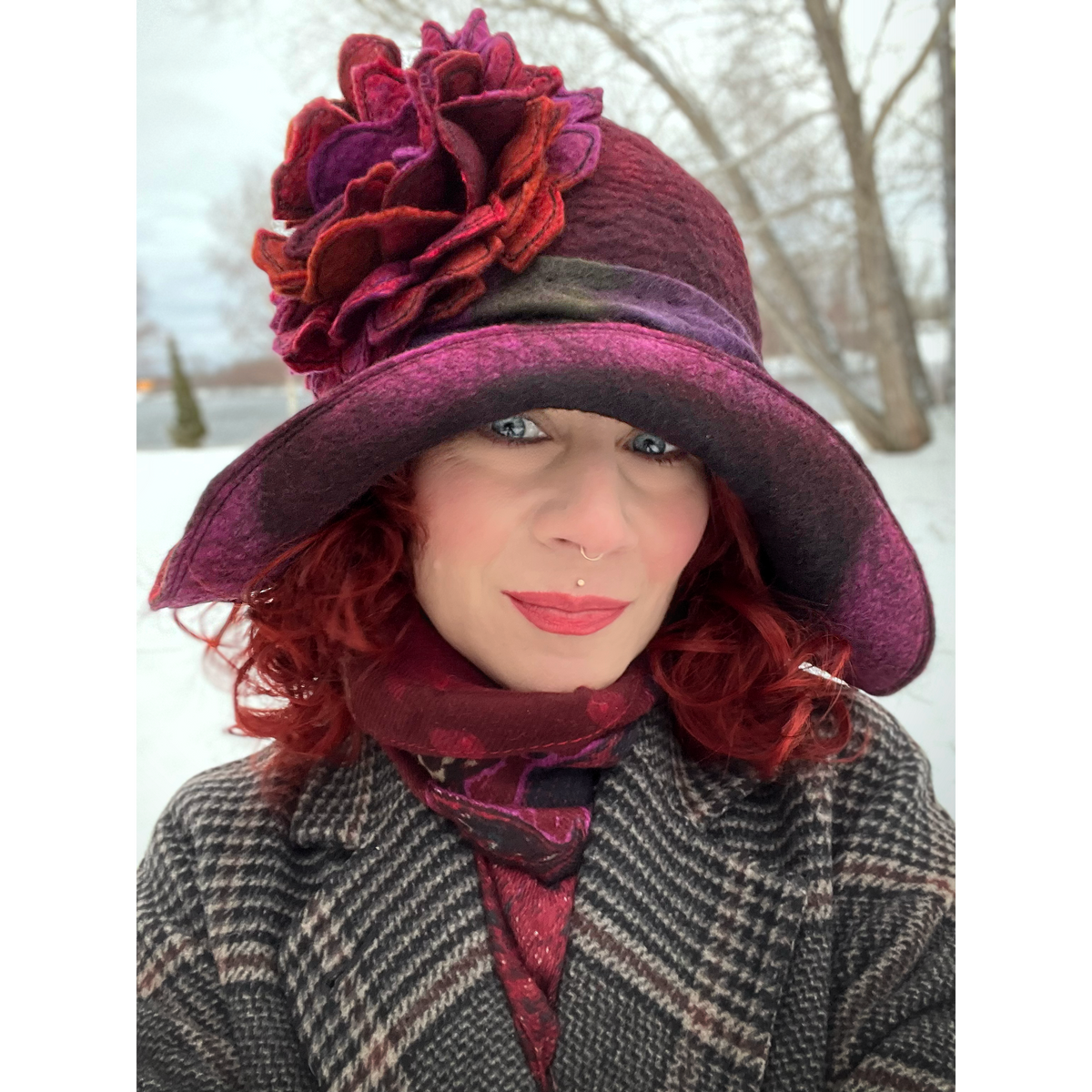 Felted flapper’s hat with rose size 23.5”