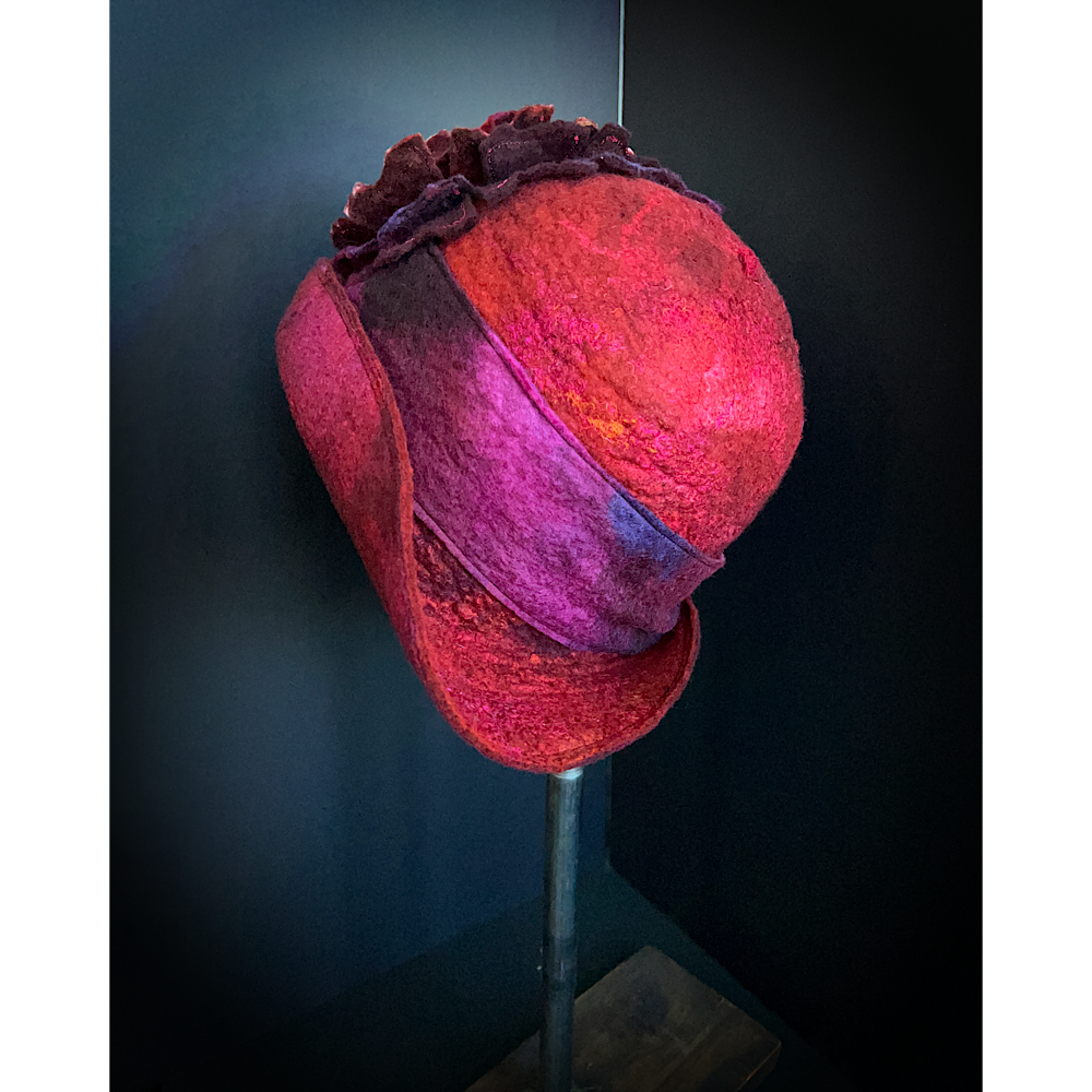 Felted flapper’s hat with rose size 23.5”