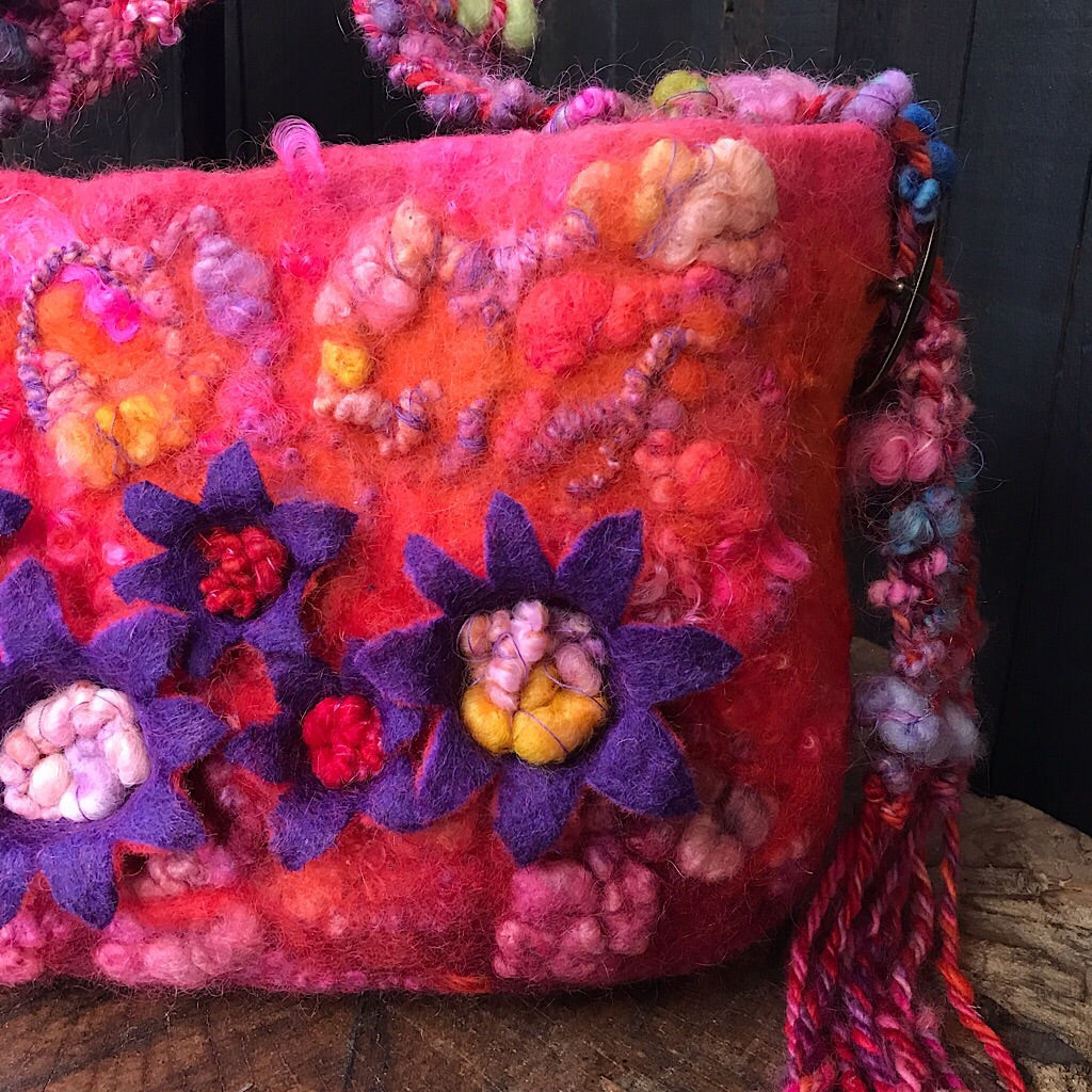 Video - Felting bag with balls resists and metal buckle