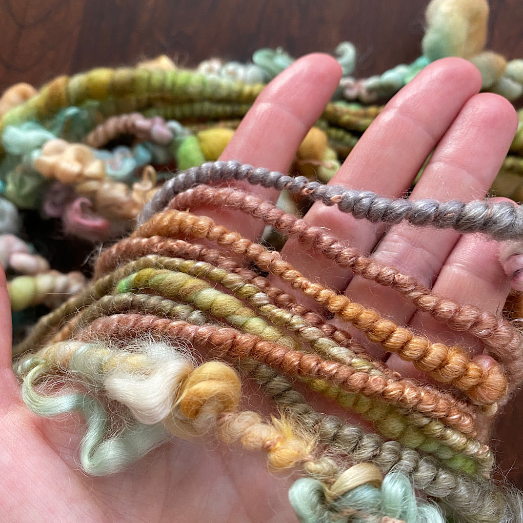 Caresse d’Avril Rich golden Signature Art yarn