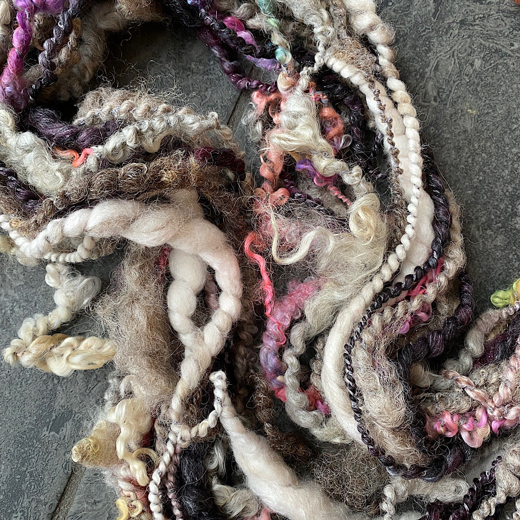 Set of art yarn- weaving kit