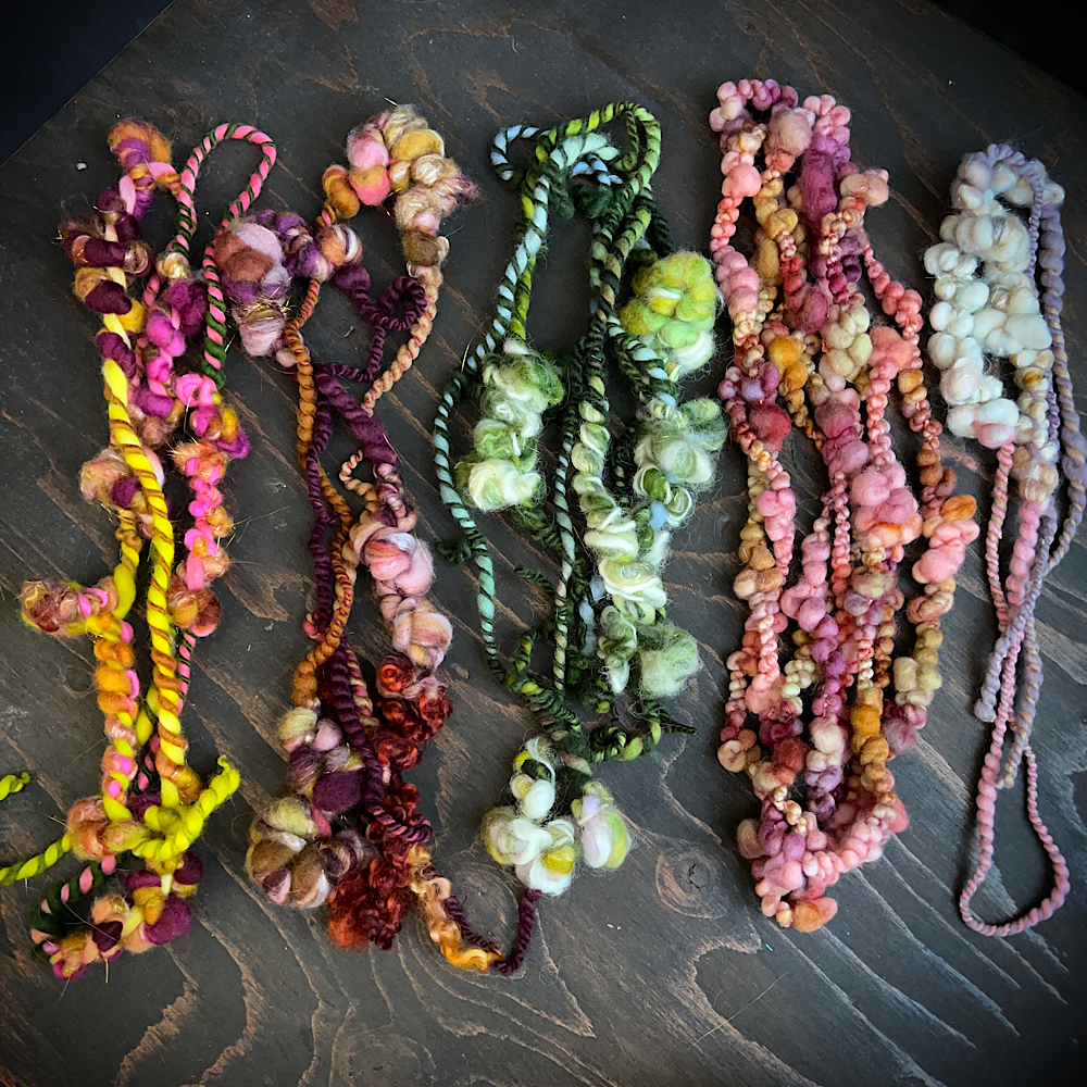 Art yarns ends for weavers