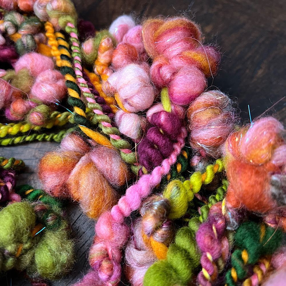 Rose buds bubbly art yarn