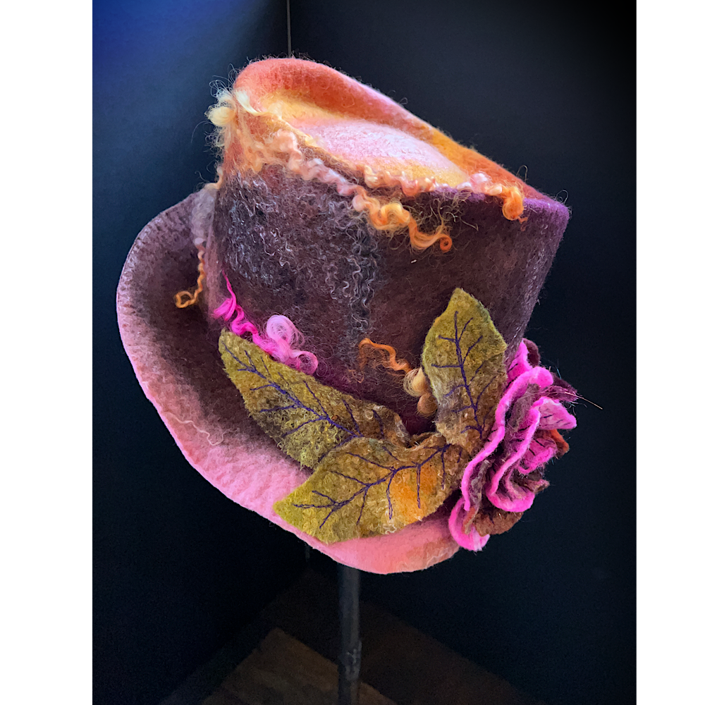 Felted top hat with rose - 24“