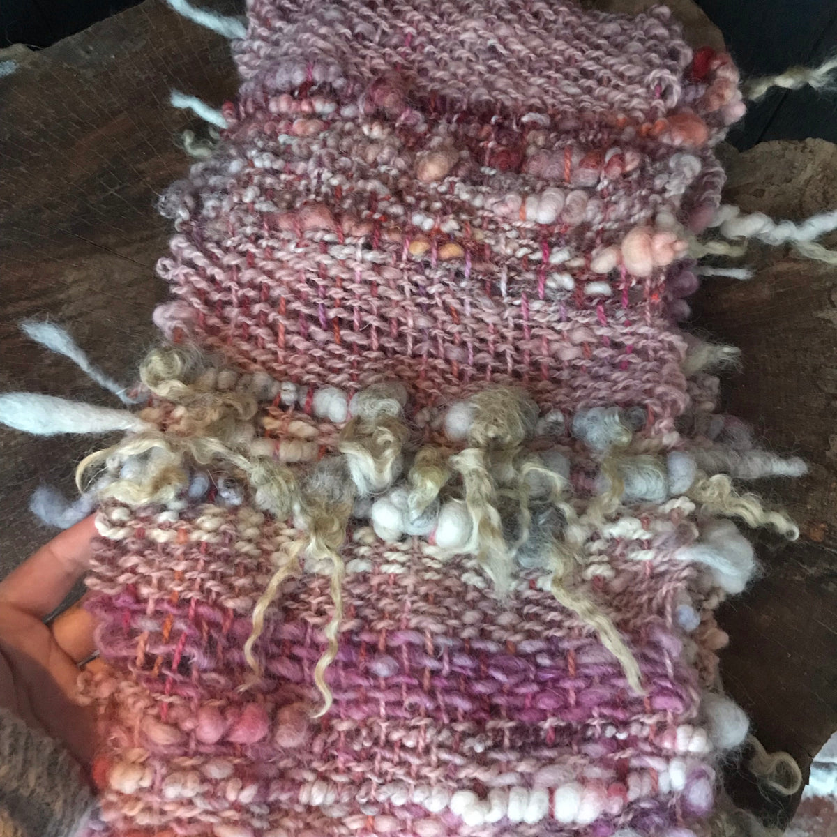 Light pink woven scarf 100% Wool Hand woven 90” x 8”| Foulard rose en laine tissé main 90”x8” - Mynoush