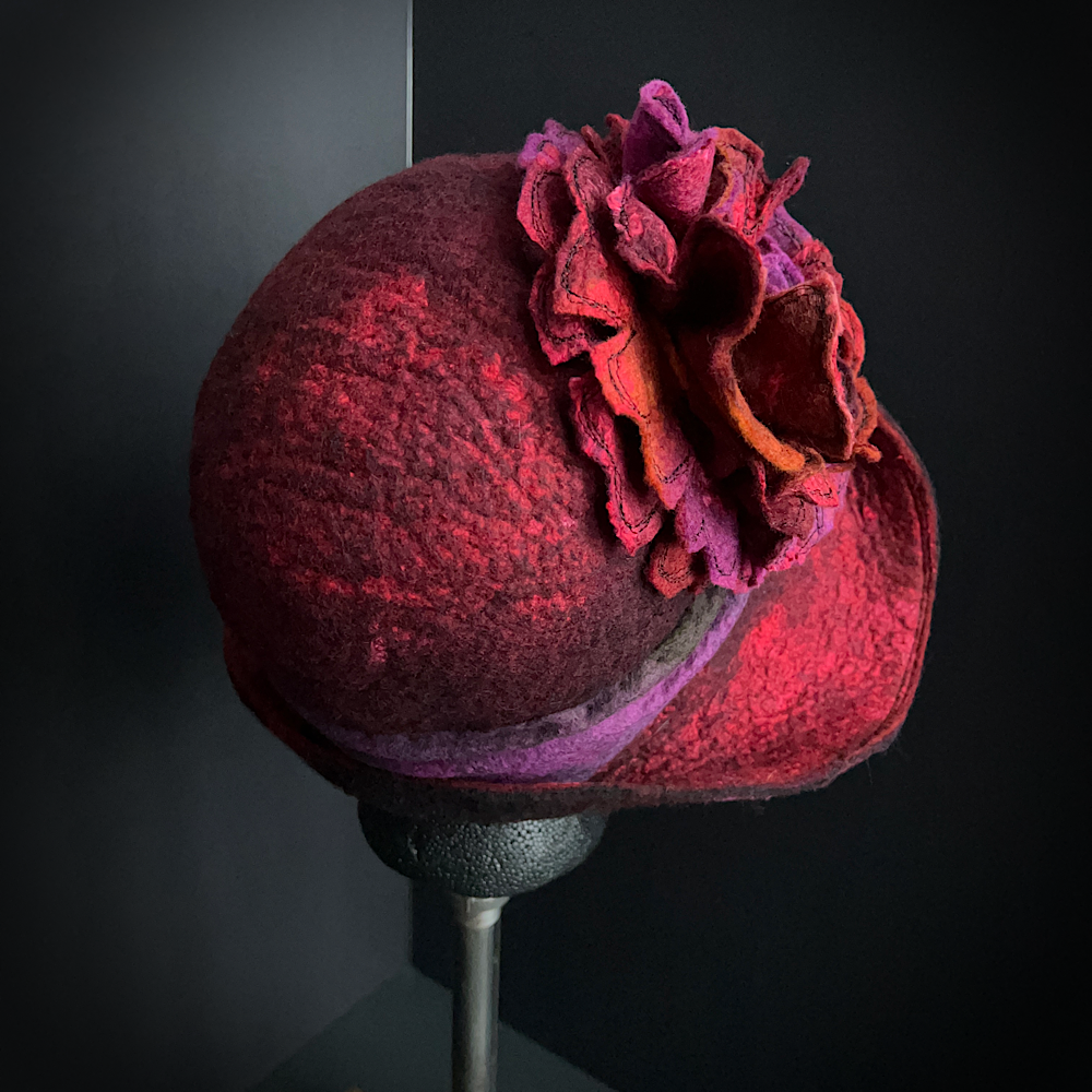 Felted flapper’s hat with rose size 23.5”