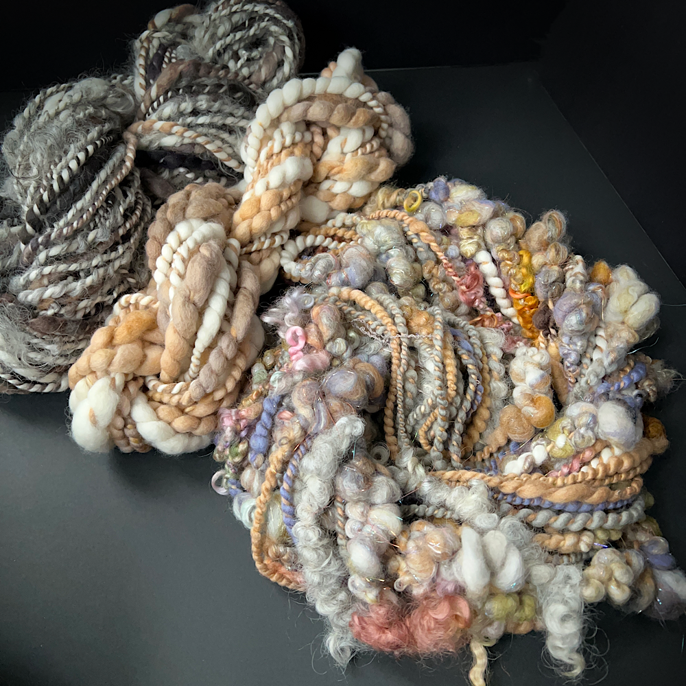 Art yarns kit for weaving