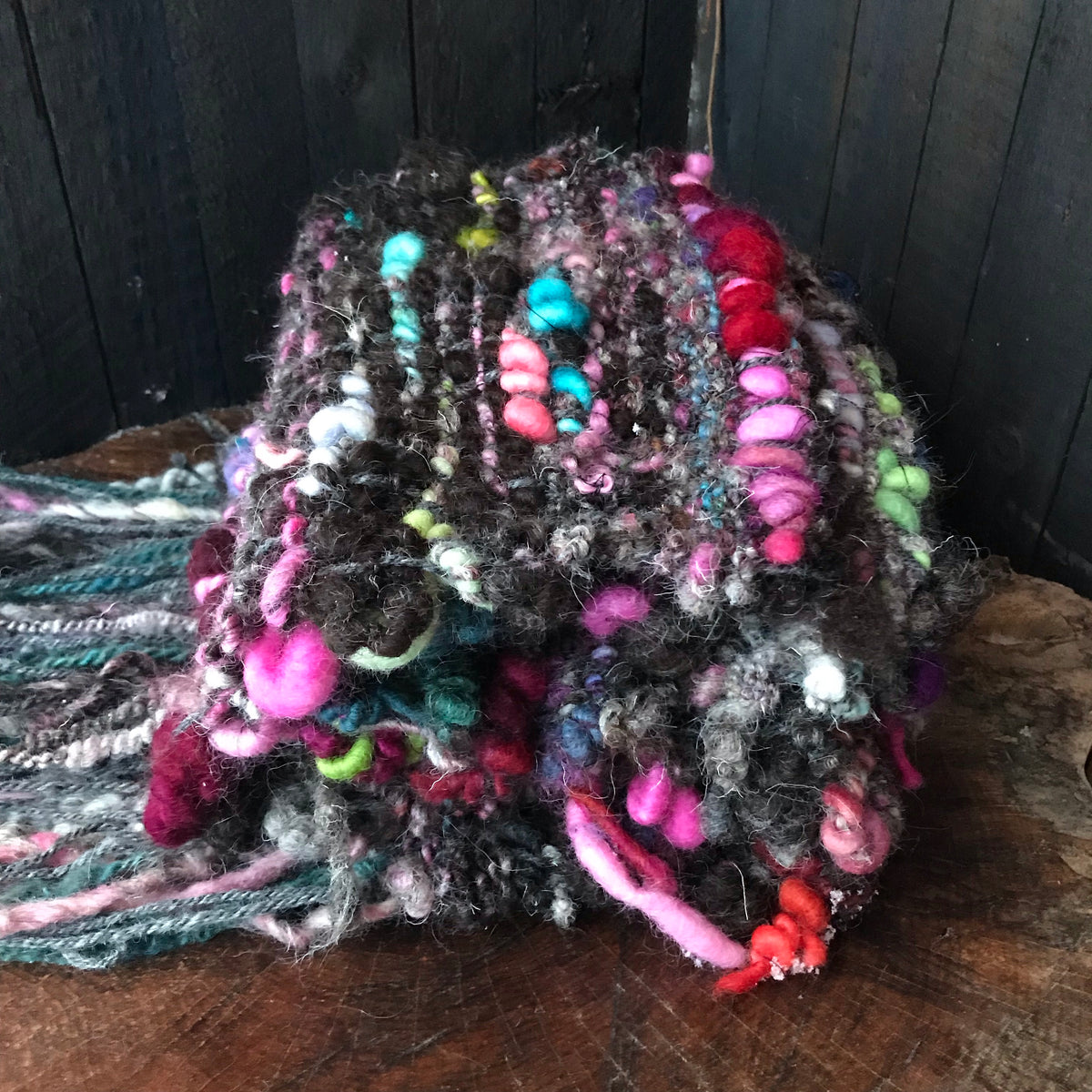 Black scarf 100% Wool - Foulard 100% laine rouge - Mynoush