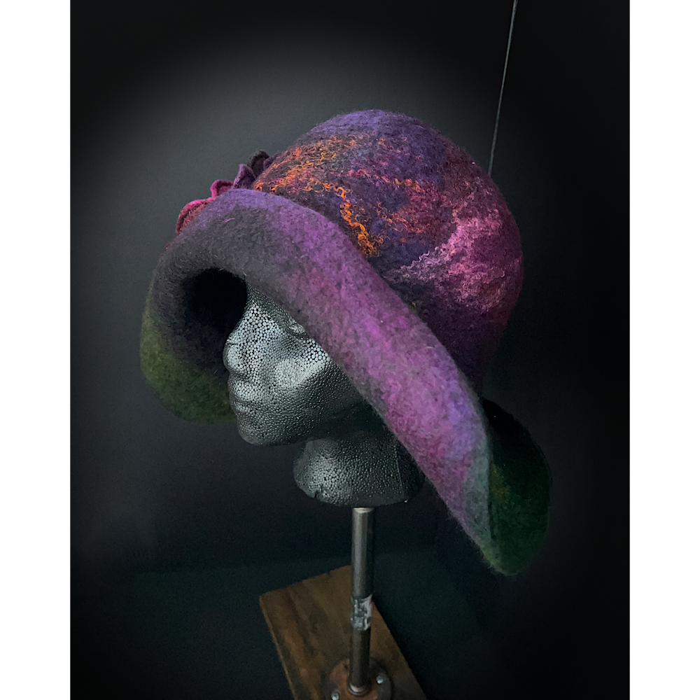 Felted flapper’s hat with rose size 23.5”