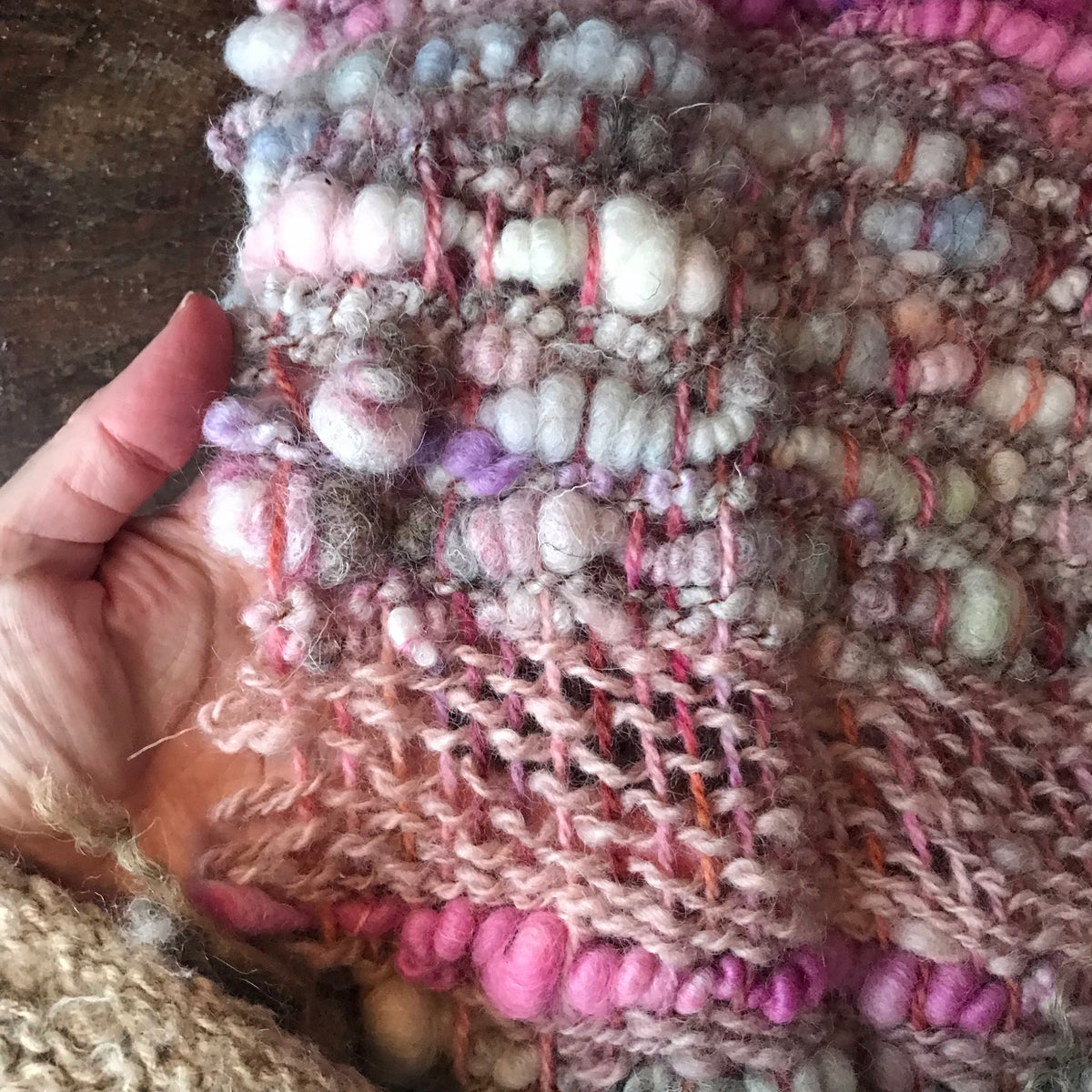 Light pink woven scarf 100% Wool Hand woven 90” x 9”| Foulard rose en laine tissé main 90”x9” - Mynoush