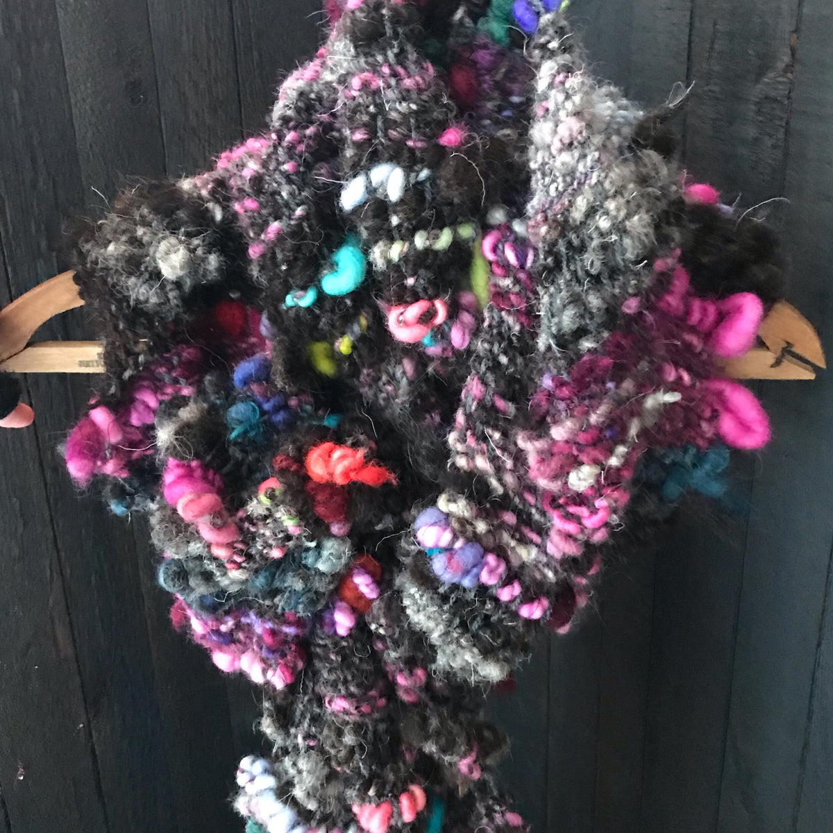 Black scarf 100% Wool - Foulard 100% laine rouge - Mynoush