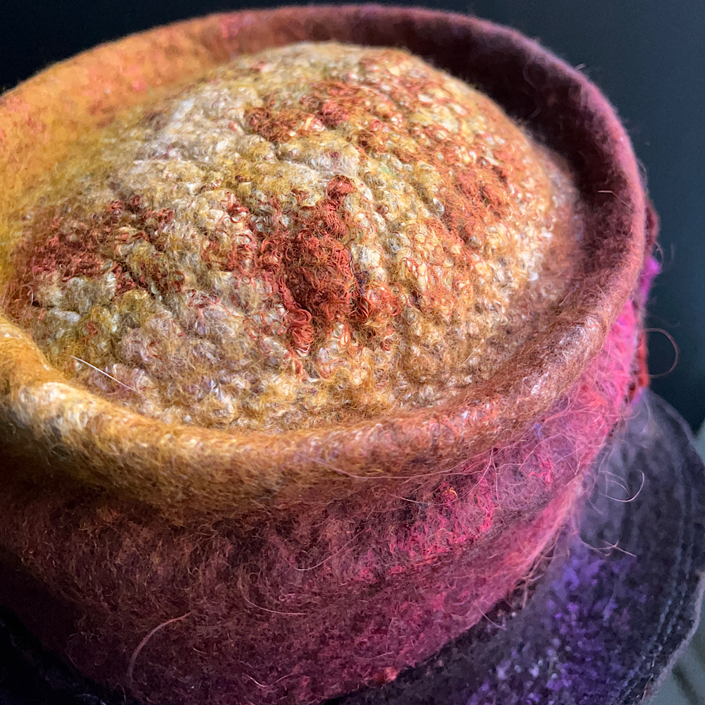 Felted top hat with flower - 24“