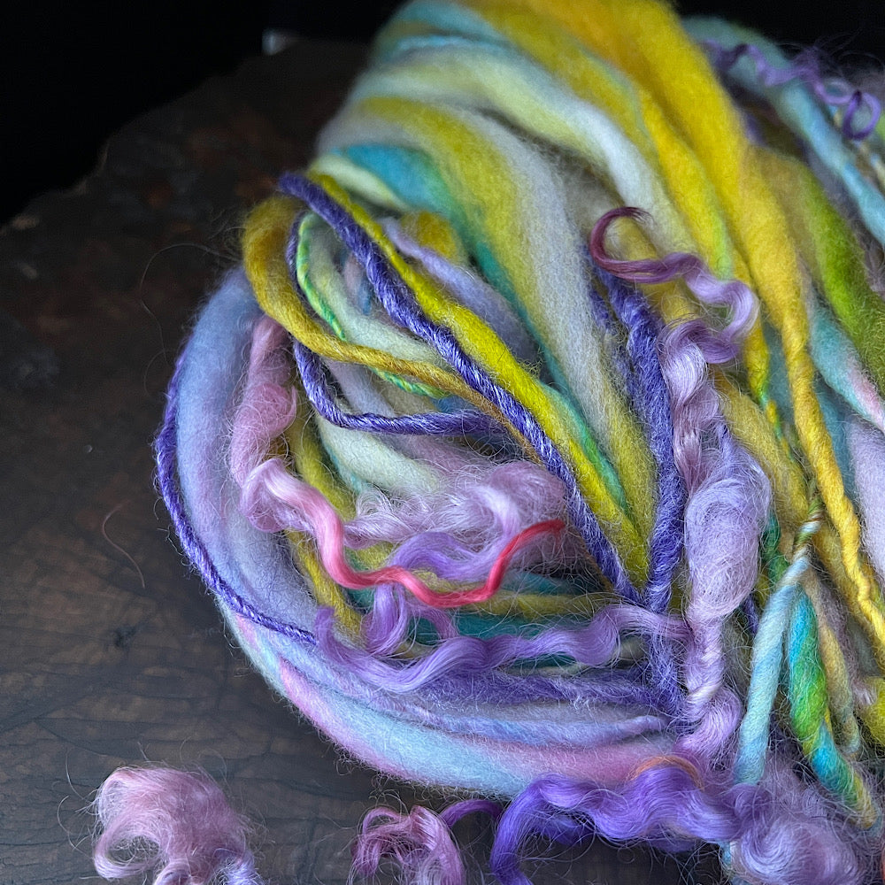 Iris twist art yarn single