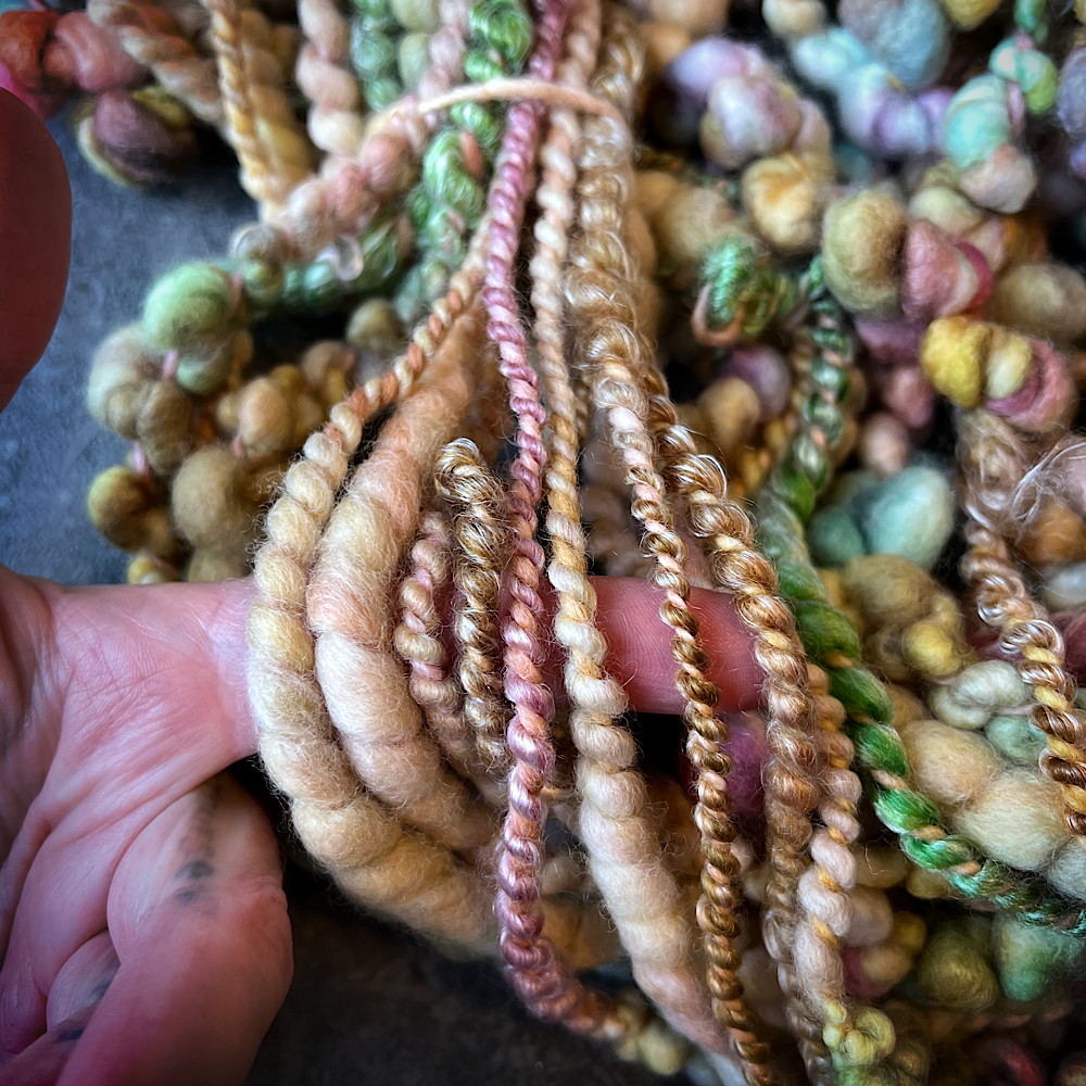 Spring breeze - bubbly art yarn