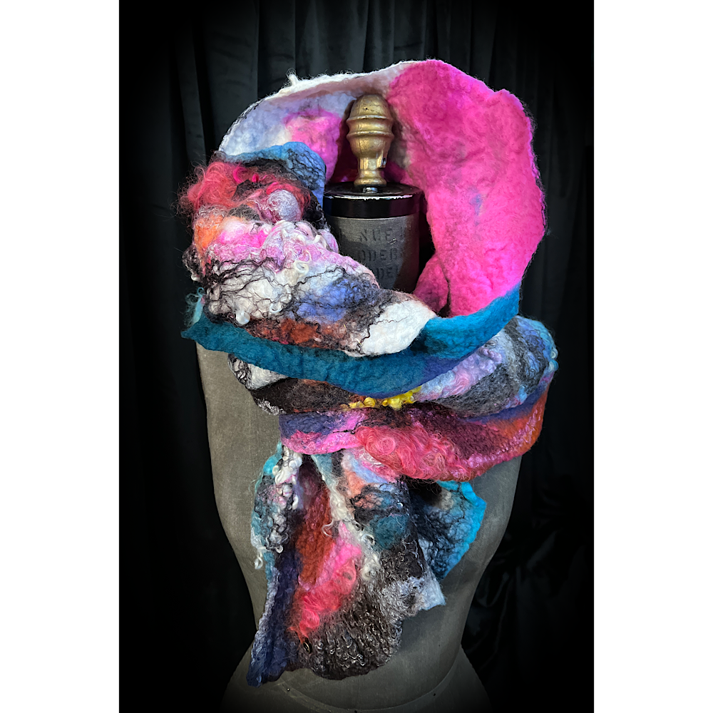 2022 Landscape serie  - Northen Rose - felted scarf