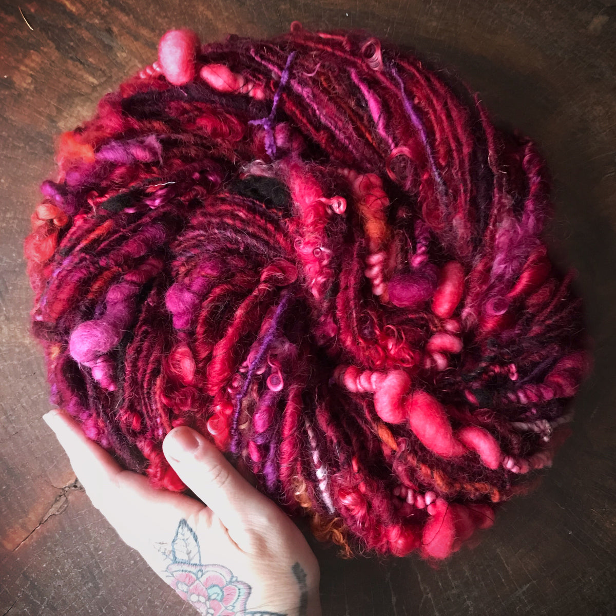 RESERVE LISE- Red hand spun art yarn - 245 g  108 yards - Mynoush