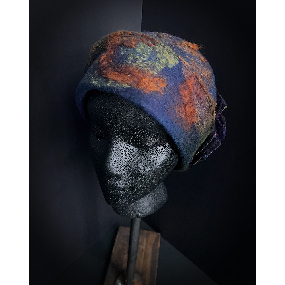 Felted hat size 22“ small
