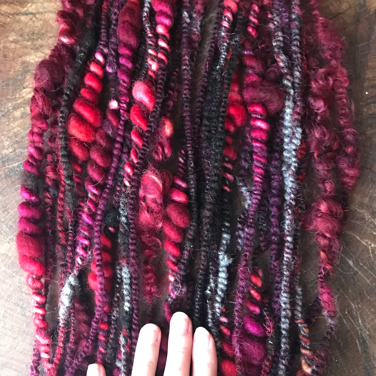 Burgundy art yarn 100g 33y - Mynoush