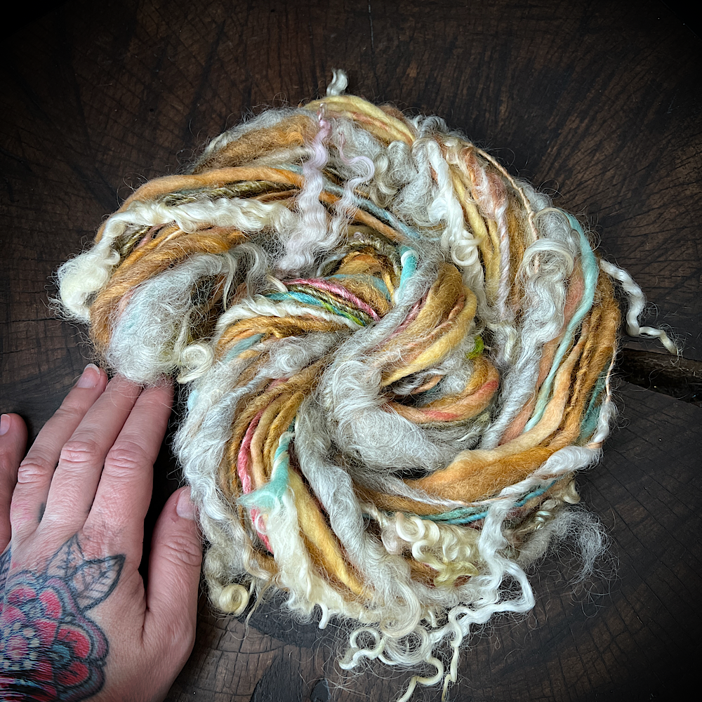 Goldie single art yarn