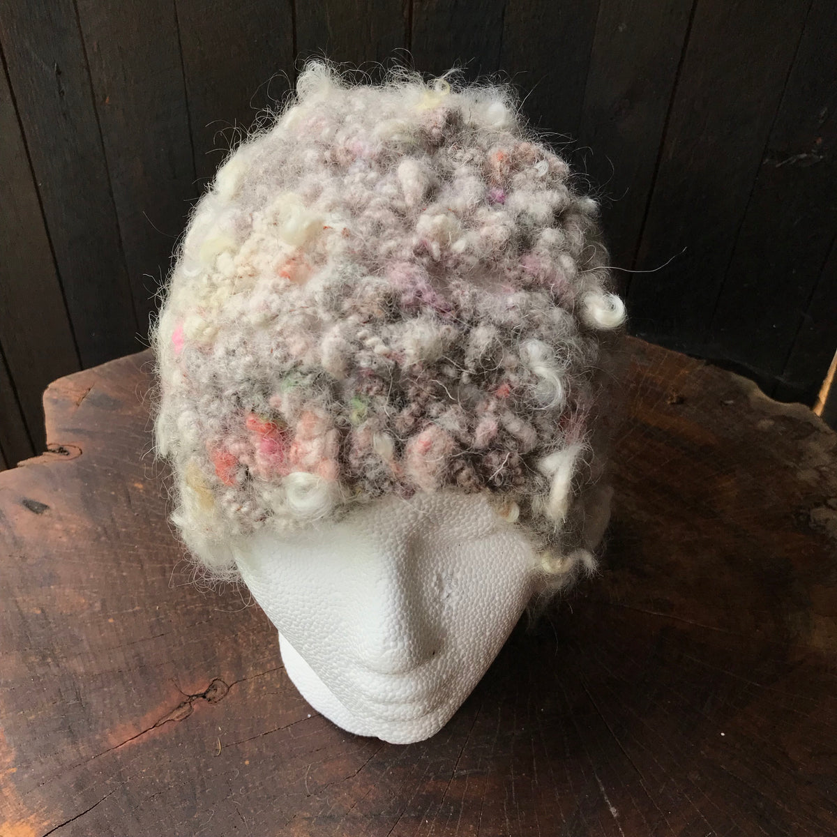 Grey crochet beanie | Bonnet gris fait au crochet - Mynoush