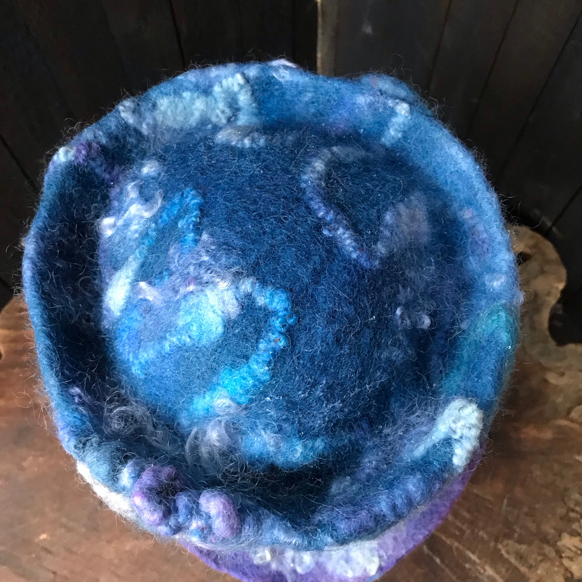 Blue felted top hat 100% Wool size 23” | Chapeau Bleu Haut de forme en feutre Grandeur 23” - Mynoush