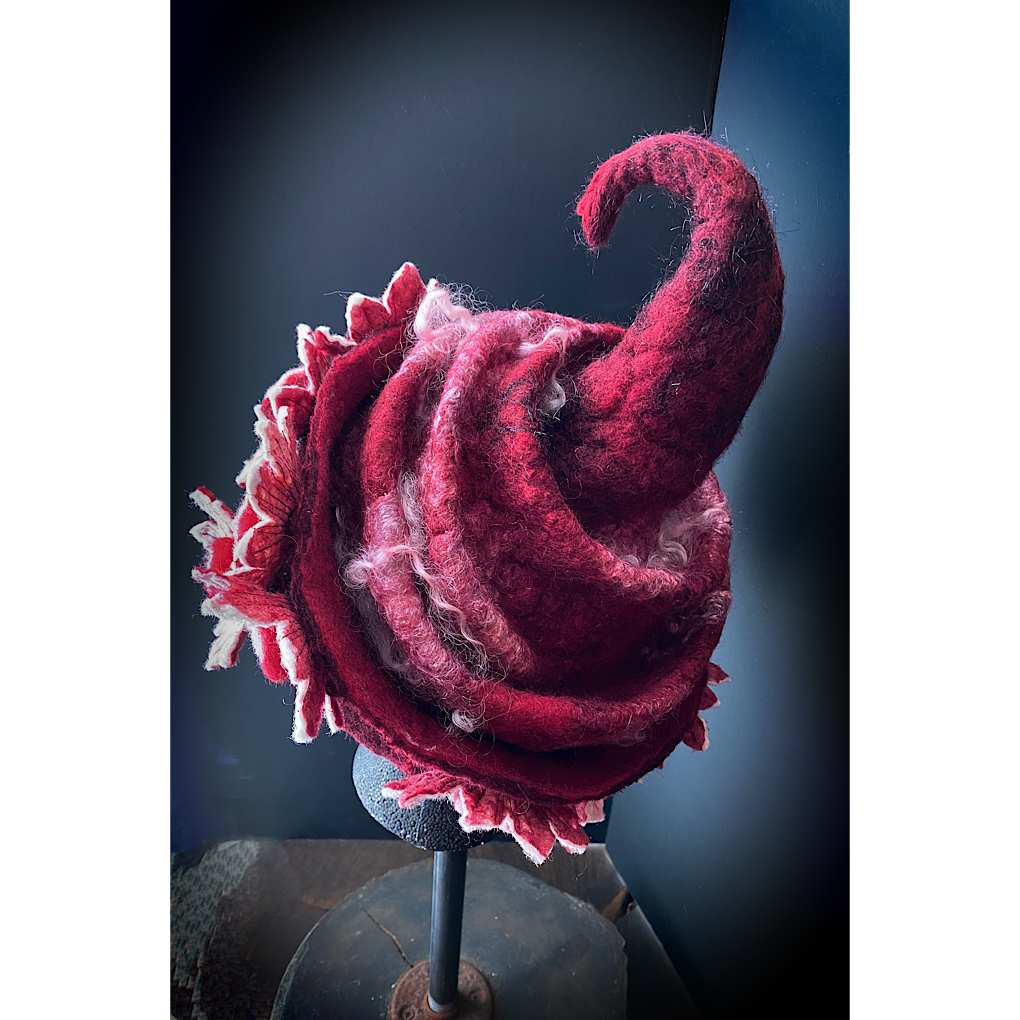 Winter is blooming - Felted hat 24“ medium large