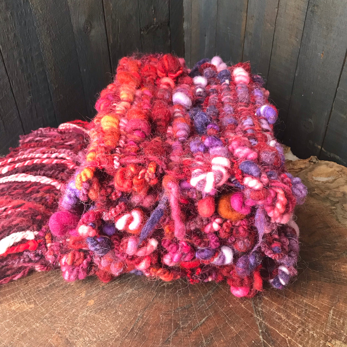 Big red scarf 100% Wool 77”x10”| Foulard 100% laine rouge77”x10” - Mynoush