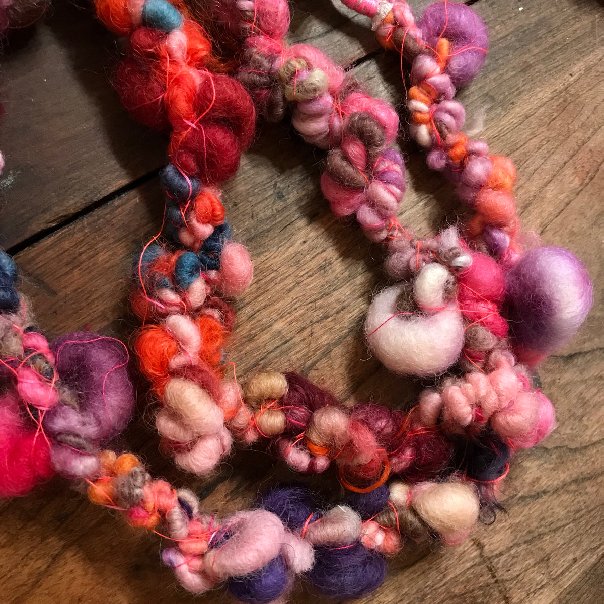 Yarn necklace no2 | Collier de laine no 2 - Mynoush