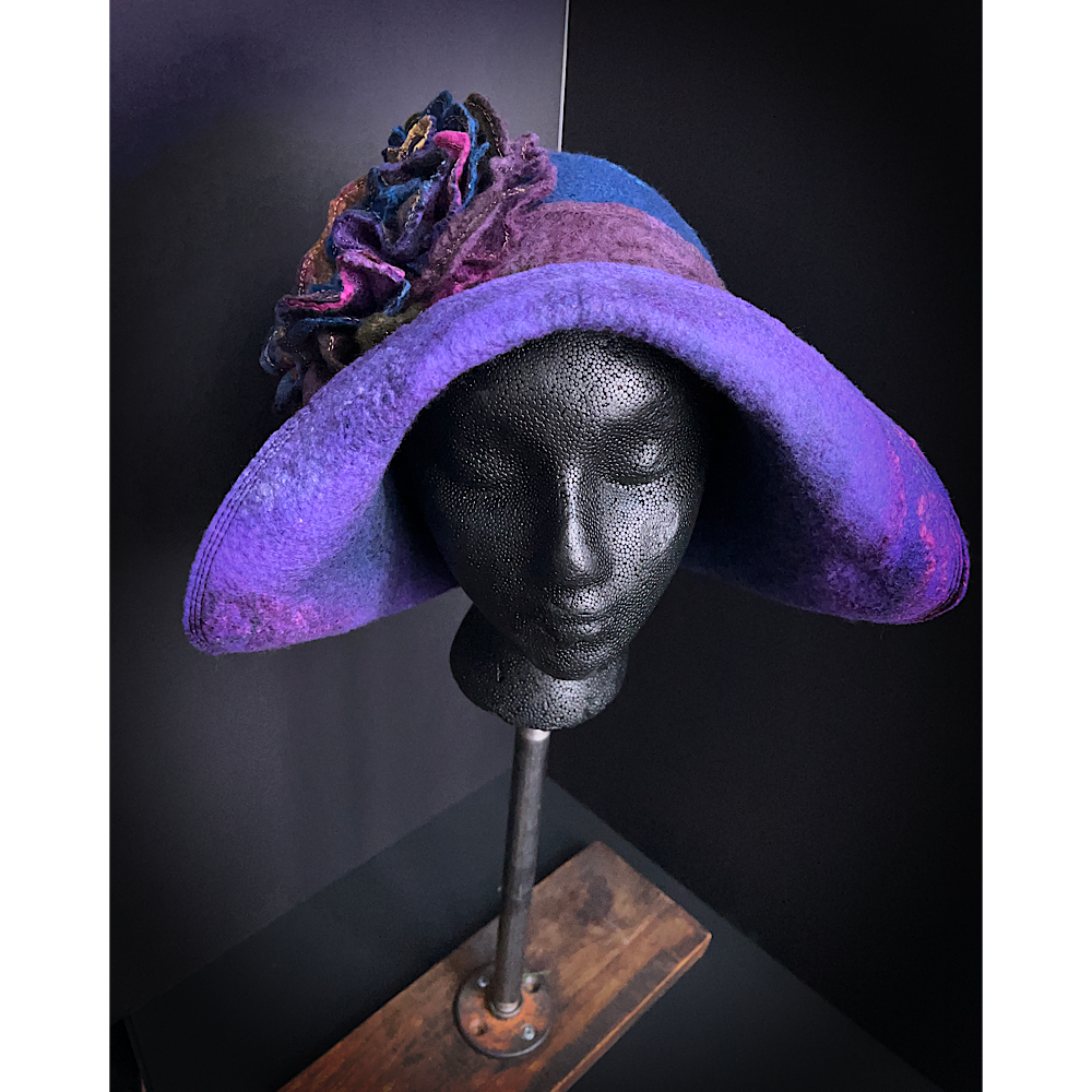 Felted flapper’s hat with rose size 23.5”