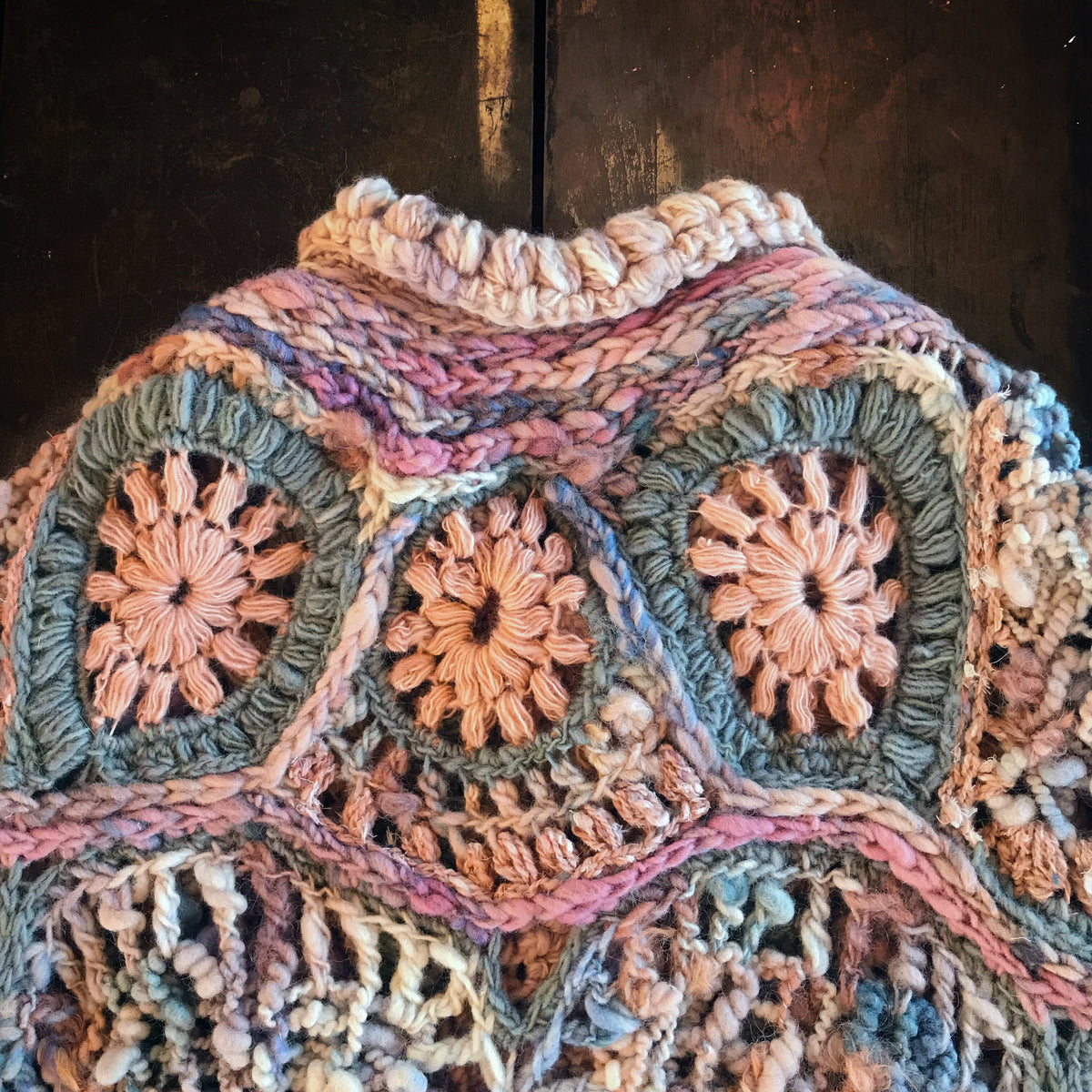 Purple crochet poncho Châle en laine - Mynoush