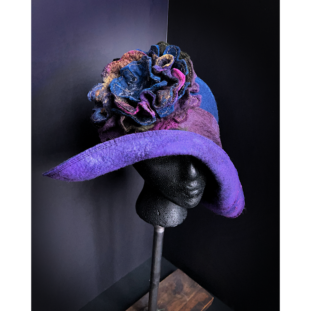 Felted flapper’s hat with rose size 23.5”