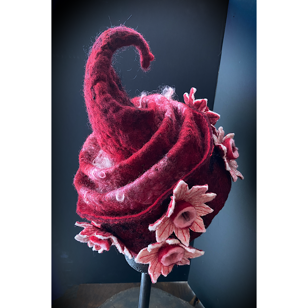 Winter is blooming - Felted hat 24“ medium large