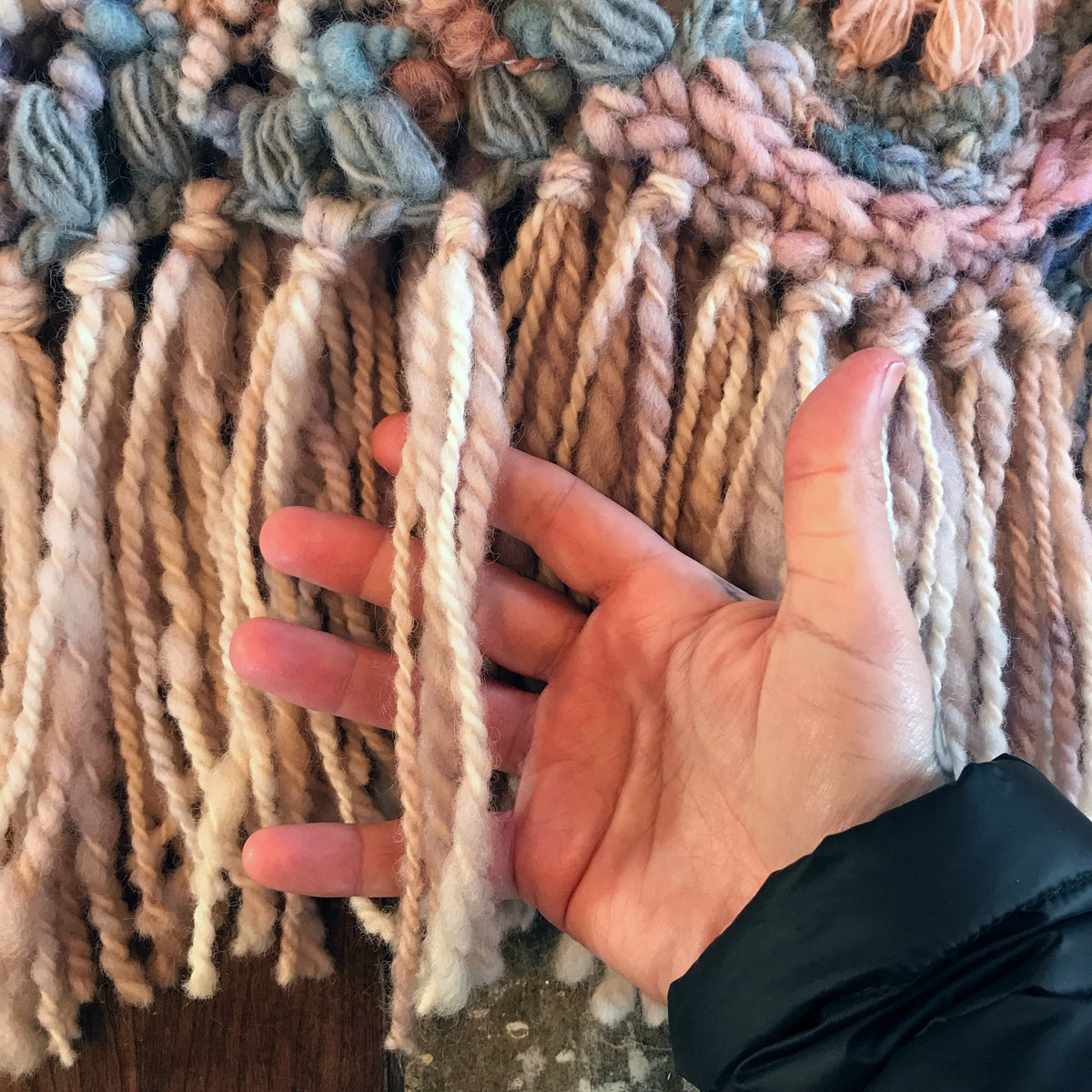 Purple crochet poncho Châle en laine - Mynoush