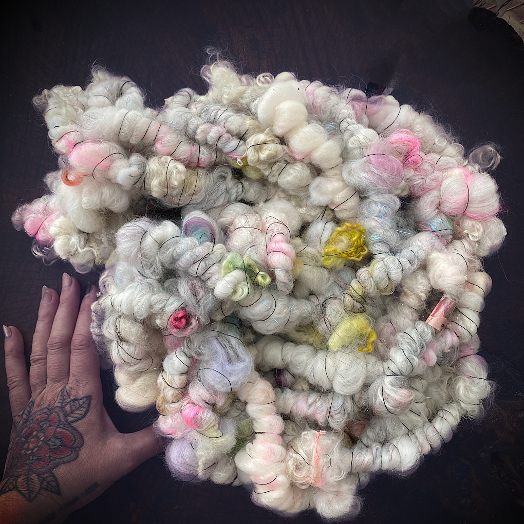 Black whites Super coiled Art yarn