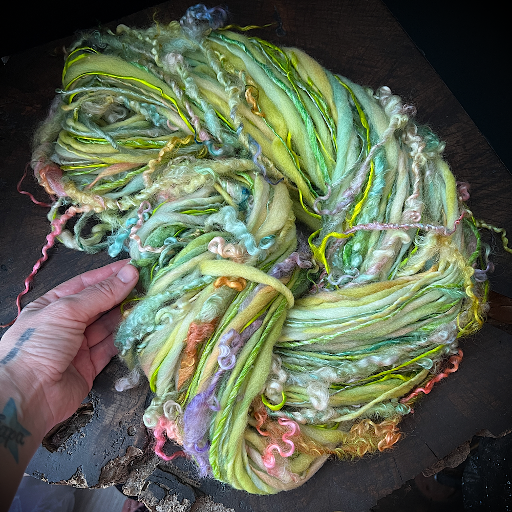 Kiss a frog art yarn single